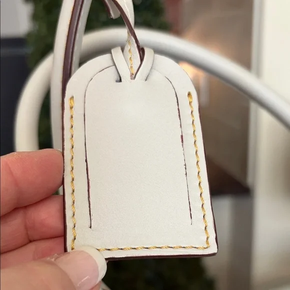 Dooney and Bourke leather Florentine medium Russle Ecru tore Bag. - Picture 3 of 13